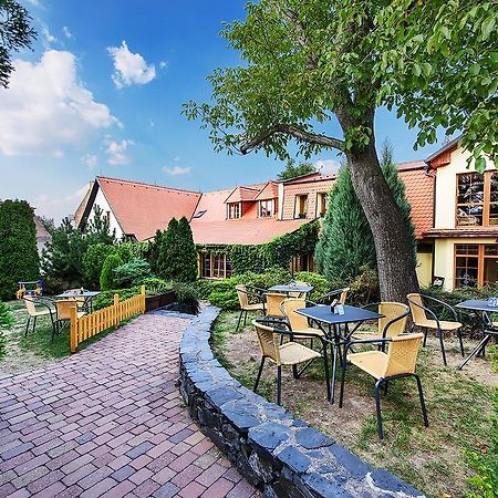Restaurace a Penzion U Palečků Skuteč Exterior foto